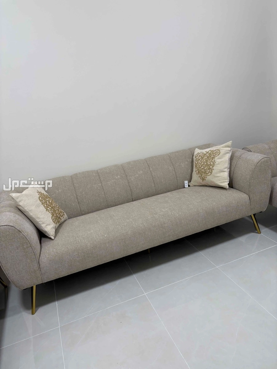 كنب ثلاثي من هوم سنتر جديد ماتم الاستخدام في المدينة المنورة بسعر 2600 ريال سعودي