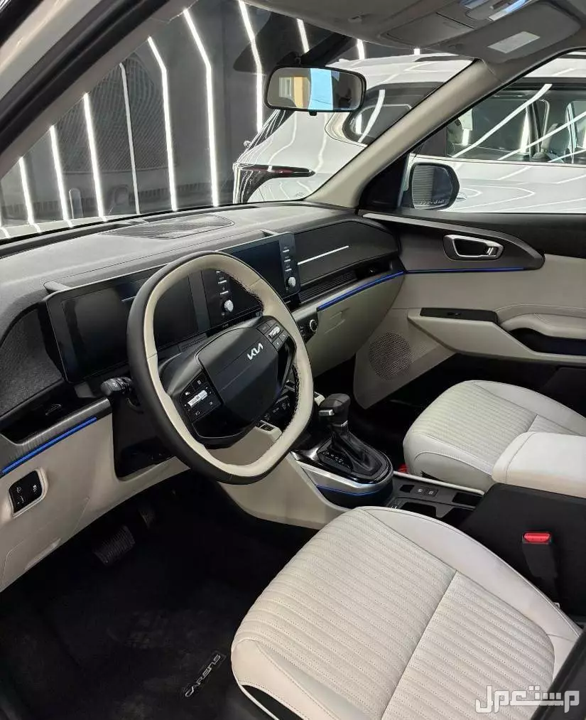 كيا كارينز 2026: المواصفات والسعر ومقارنة مع المنافسين مقصورة كيا كارينز 2026