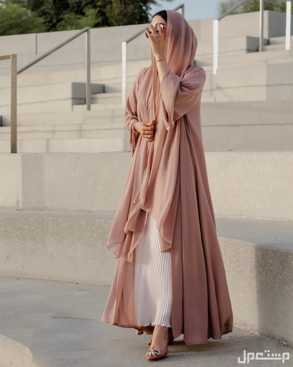 أفضل أنواع أقمشة العبايات النسائية 2026 ومميزاتها (صور) أفضل نوع قماش يمكن استخدامه في العبايات