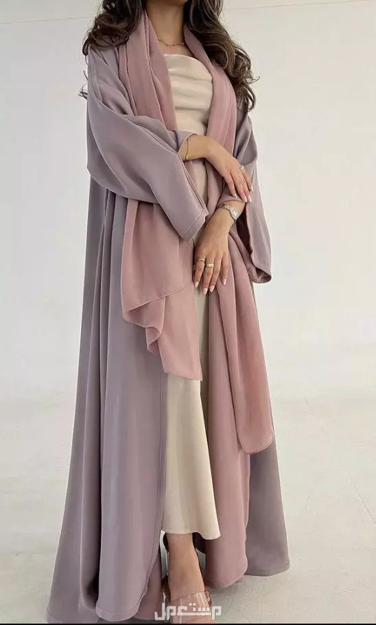 أفضل أنواع أقمشة العبايات النسائية 2026 ومميزاتها (صور) أفضل نوع قماش يمكن استخدامه في العبايات