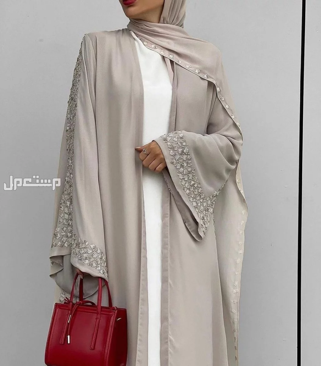 أفضل أنواع أقمشة العبايات النسائية 2026 ومميزاتها (صور) أفضل قماش عبايات