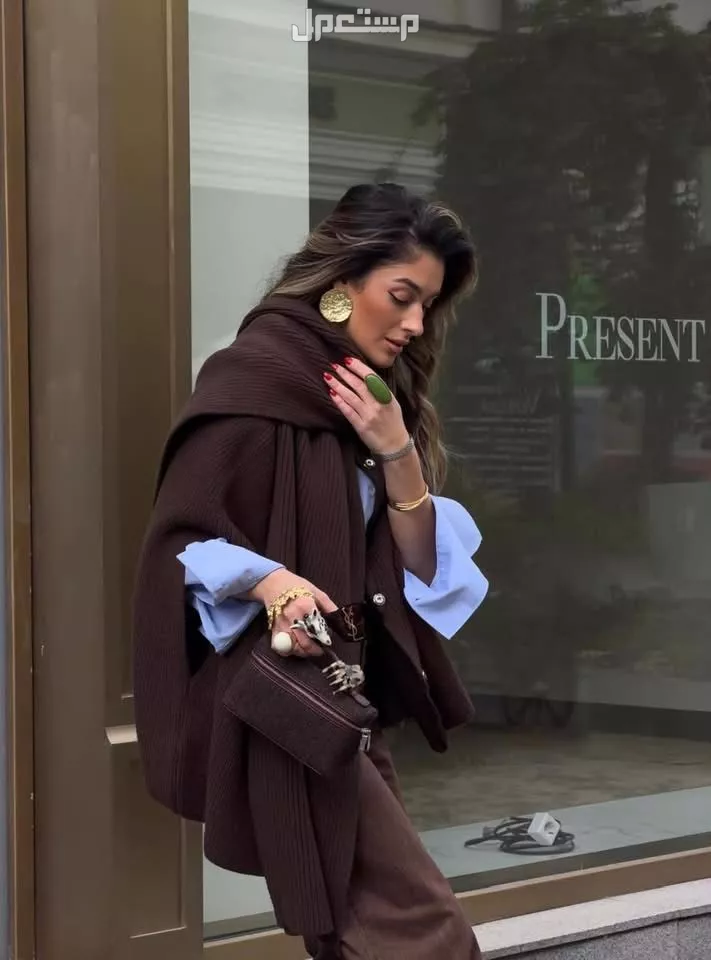 أفضل الأفكار لتنسيق ملابس الشتاء في العمل.. نصائح عملية للرجال والنساء ملابس شتوية للنساء خروج