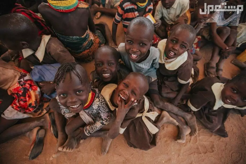 أجمل عبارات واقتباسات ملهمة عن اليوم العالمي لحقوق الإنسان 2025 صور جماعية لاطفال يحتفلون بحقوق الإنسان