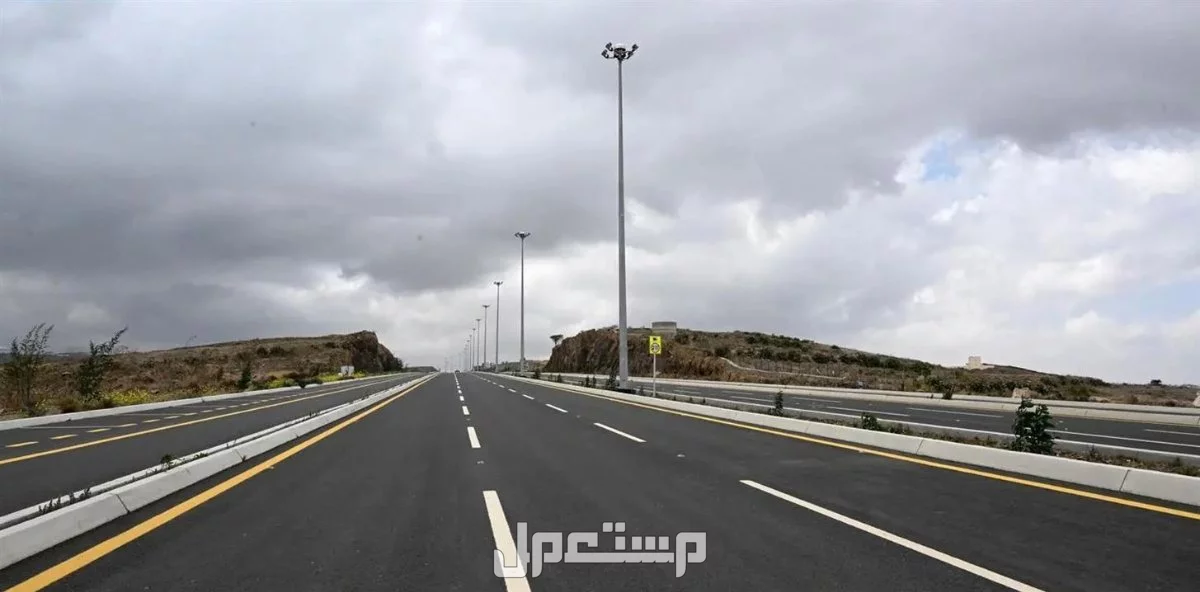 كم ساعة من الرياض إلى أبها بالسيارة؟.. دليل شامل وأفضل طرق السفر 2026 السفر إلى أبها بالسيارة