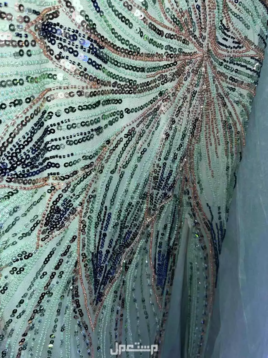 فستان انيق للبيع استعمال واحد فقط ونظيف