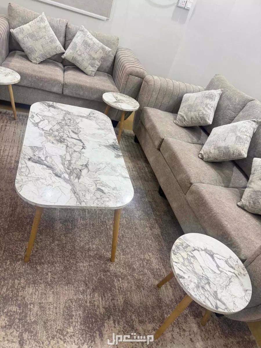 للبيع كنب شبهه جديد في الرياض بسعر 1800