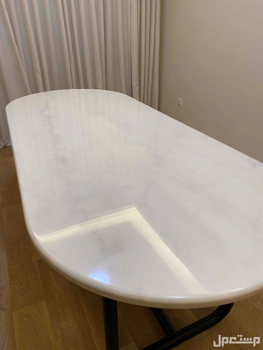 طاولة في جدة بسعر 1600 ريال سعودي