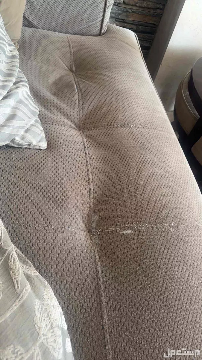 للبيع كنب شبه جديد بسعر 1200 في الدمام