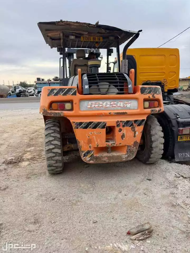 تاجير رافعات شوكية فوركلفت للايجار في الرياض * رافعة شوكية 1طن 2طن 3طن 4طن 7طن 5طن 10طن 16طن 20طن 25طن 30طن * موديلات حديثة تيوفي مع سواق سفتي * شركة تاج المملكة في الرياض بسعر 10 ريال سعودي