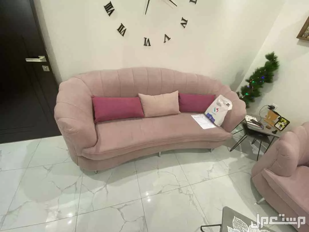 كنب شبه جديد بسعر 1200